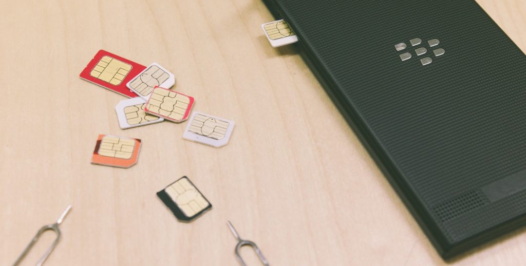 モバイルWiFiにはSIMカードが必要