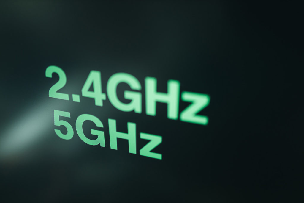 モバイルWiFiで800MHzが出せるのはLTEのみ
